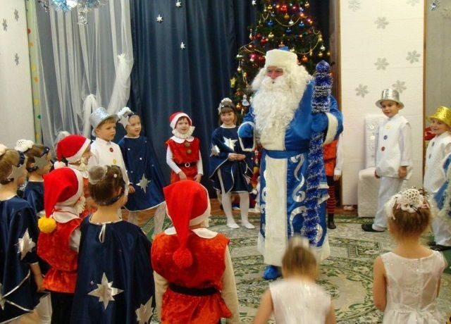 Christmas gifts for children from kindergartens in Chisinau
